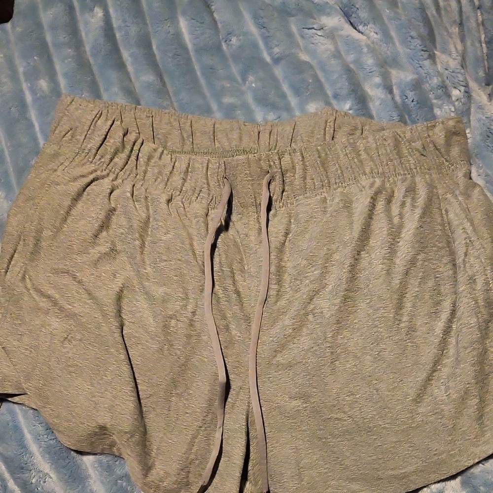 Athletic Works Women's Light Gray Athletic Shorts With Pockets